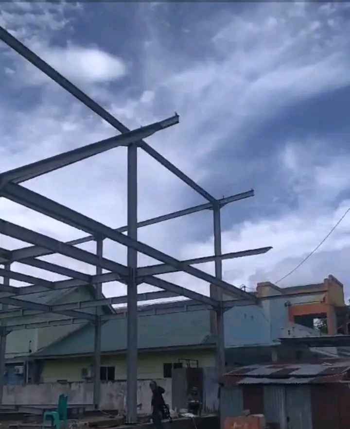 Konstruksi Gudang Baja Ringan